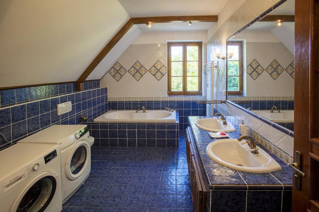 7 Bedroom Secluded Villa Close To Prague Ricany  Bagian luar foto