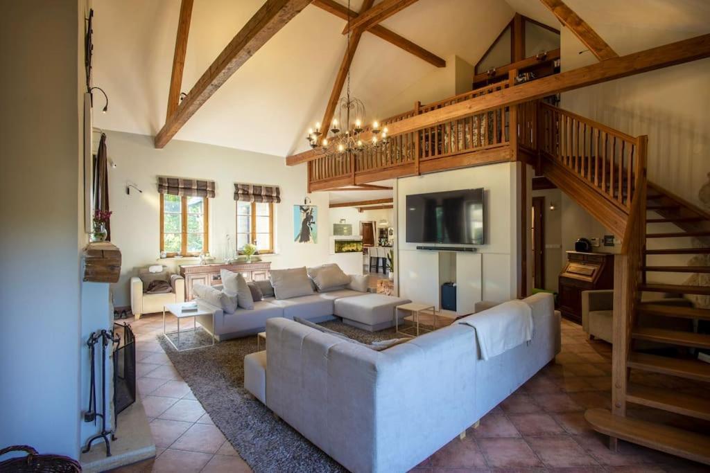 7 Bedroom Secluded Villa Close To Prague Ricany  Bagian luar foto